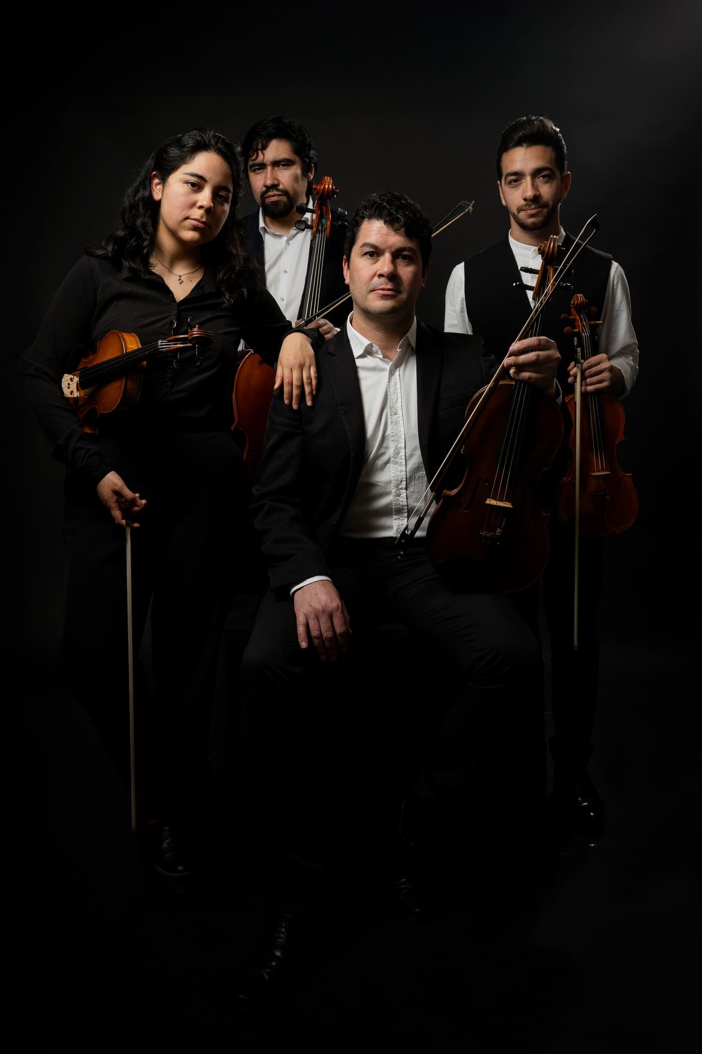 El cuarteto posando con sus instrumentos